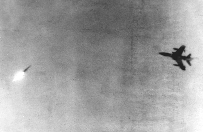 Как американцы украли с помощью дронов секретные данные о советских ракетах С-75 во Вьетнаме С миру по нитке