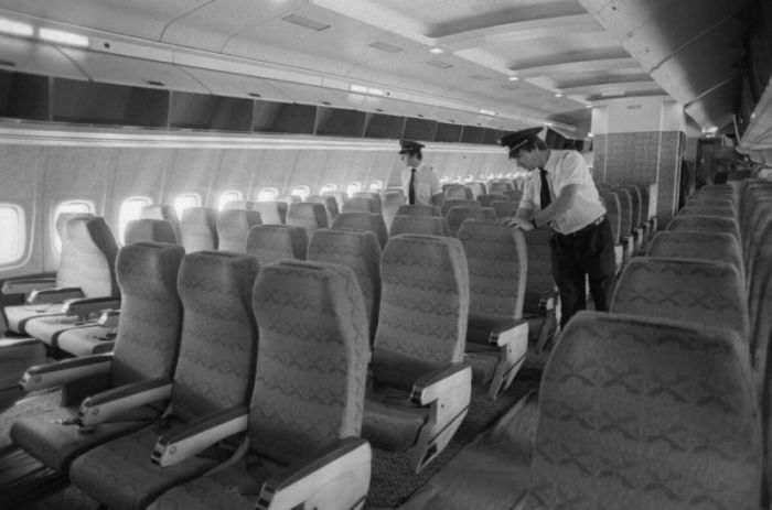 Как приземлиться после взрывов с 365 пассажирами на борту С миру по нитке