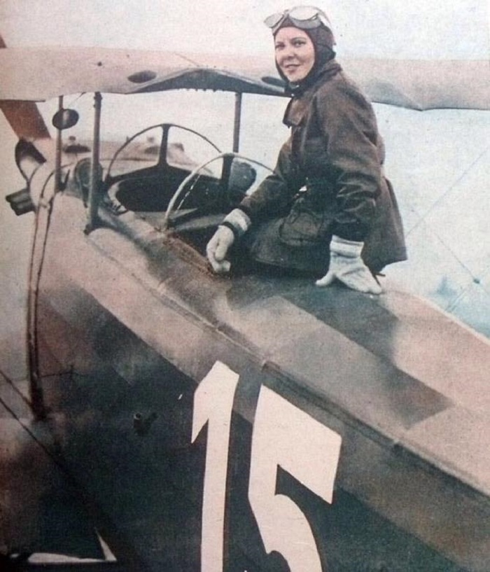Первая женщина военный пилот-истребитель С миру по нитке
