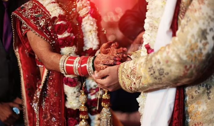 Две сестры вышли замуж за женихов друг друга из-за отключения света на свадьбе С миру по нитке
