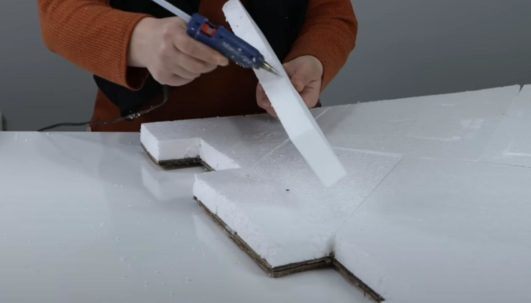 Как сделать декоративный камин из картона и пенопласта Как это сделано