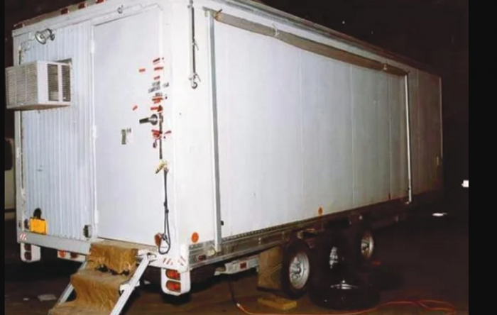 Маньяк с «ящиком для игрушек» Дэвид Паркер Рэй С миру по нитке