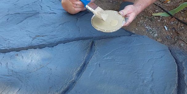 Как покрасить садовую дорожку из бетона Как это сделано