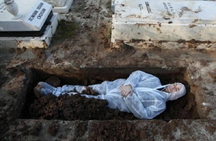 Для чего евреи ложатся в свежевырытую могилу, зачем напиваются раз в год - и другие странные еврейские традиции С миру по нитке