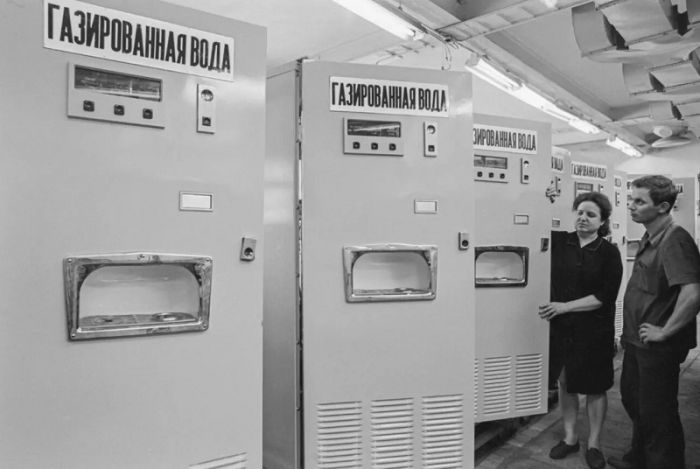 В сети поспорили об антисанитарии советских автоматов с газировкой С миру по нитке