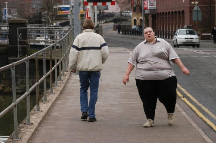 «Самый толстый мужчина» Великобритании, весивший 349 килограммов, умер в 37 лет С миру по нитке