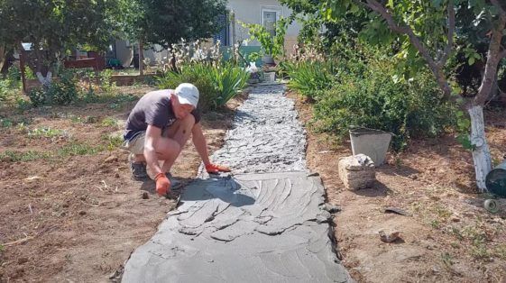 Как сделать декоративную садовую дорожку из бетона Как это сделано
