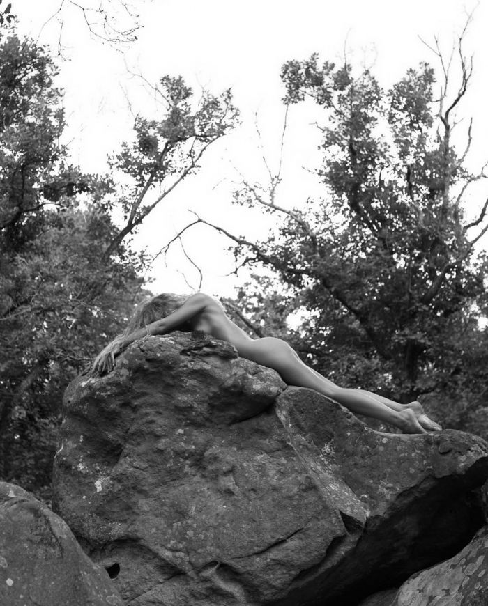 31-летняя российская модель и актриса Юлия Ярошенко на откровенных фото Много девушек (+18)