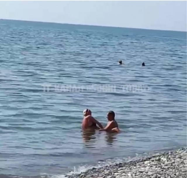 На пляже в сочи порно видео