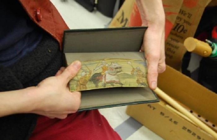 Что скрывают картины на обрезах старинных книг С миру по нитке