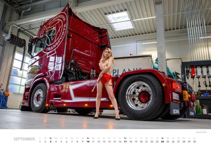 Голые девушки и грузовики в календаре «Trucker-Träume Kalender 2023» Много девушек (+18)