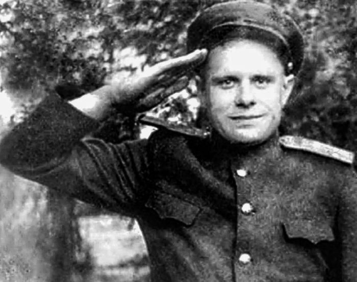 Горькая судьба героя Алексея Береста установившего знамя Победы над рейхстагом С миру по нитке