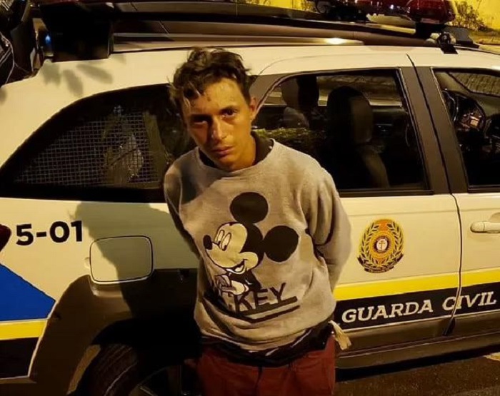 Бразилец с татуировкой «Я вор и идиот» на лбу снова попался на краже С миру по нитке