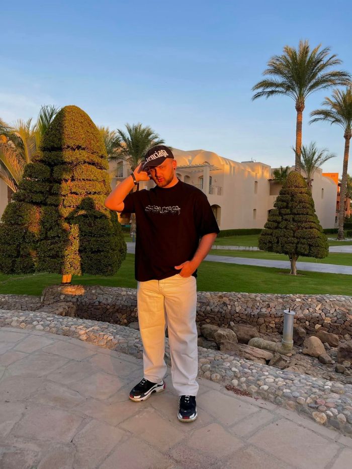 Британец уволился с работы и занялся продажей своих грязных трусов Британец уволился с работы и занялся продажей своих грязных трусов С миру по нитке