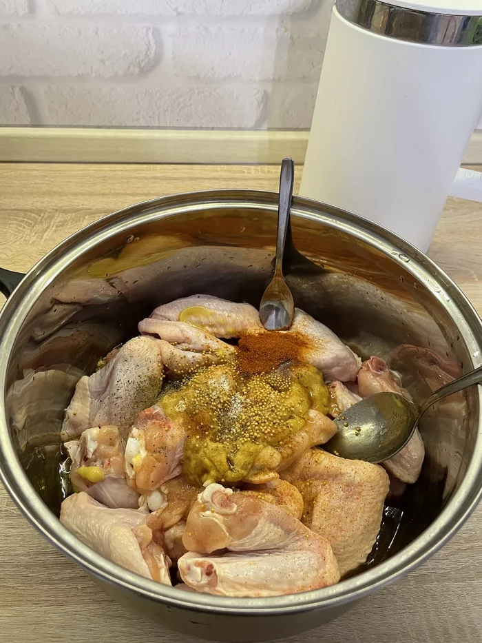 Крылышки в горчичном соусе с картофелем в духовке