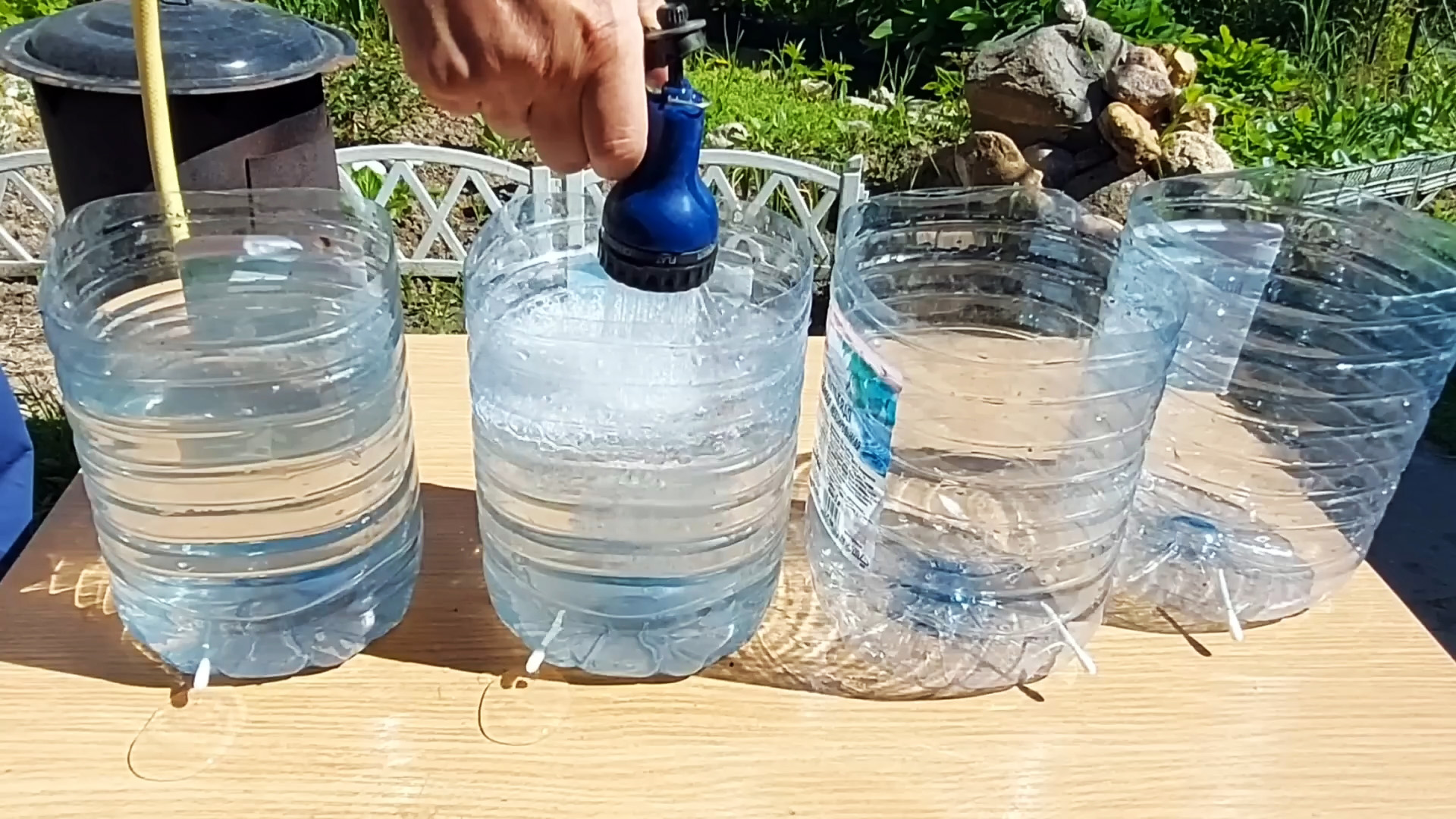Капельный полив из пластиковых бутылок своими руками. Видеоинструкция