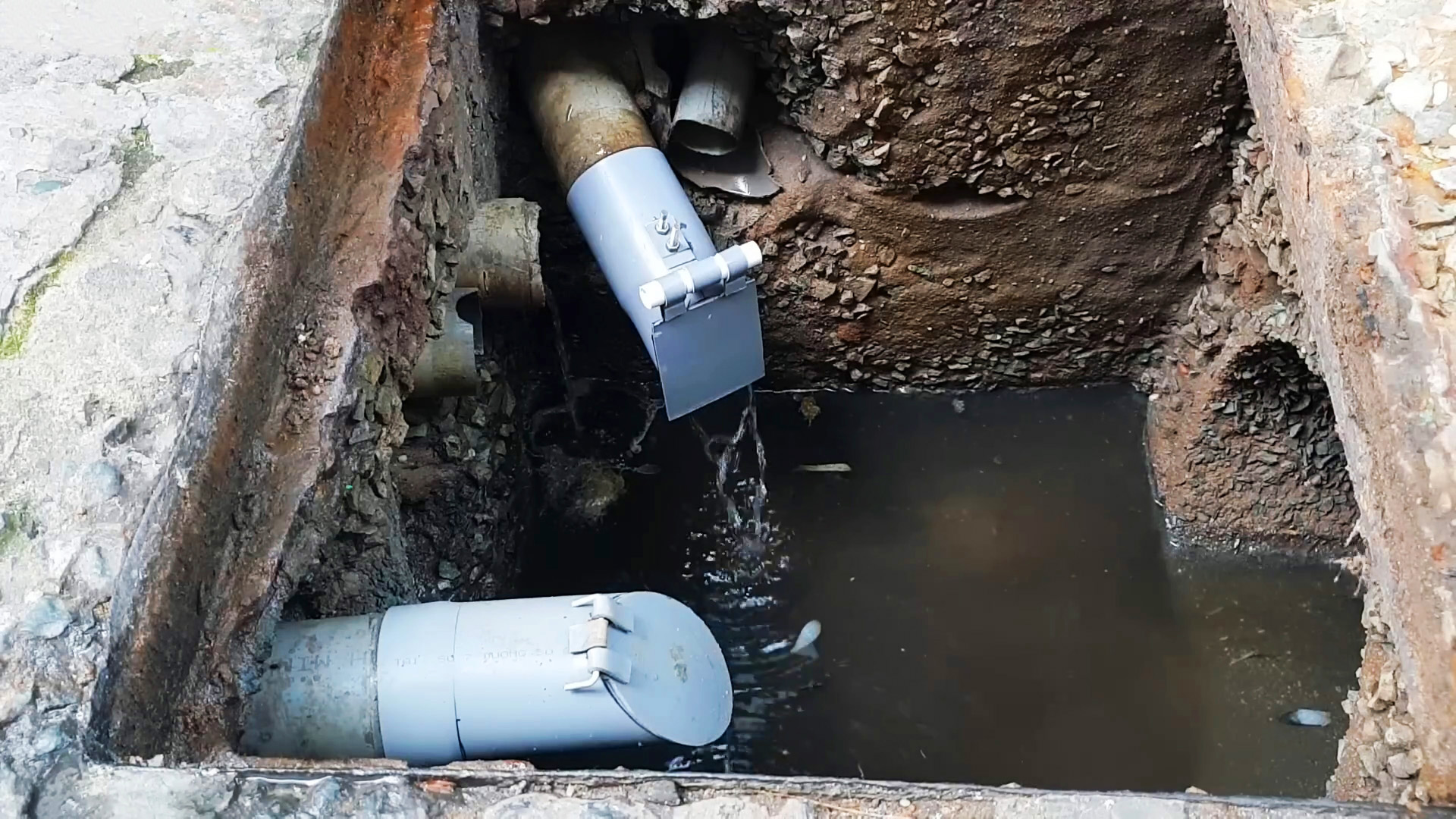 Как поставить обратный клапан для канализации ?