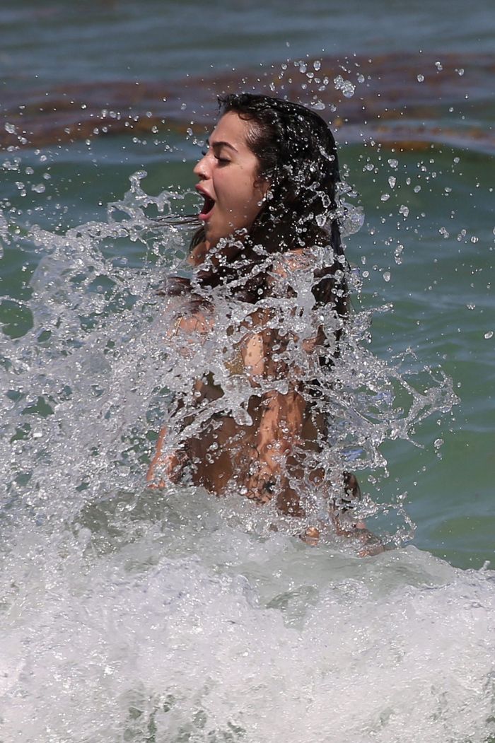 картинка malu treveho v bikini 14