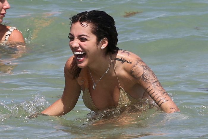 картинка malu treveho v bikini 18