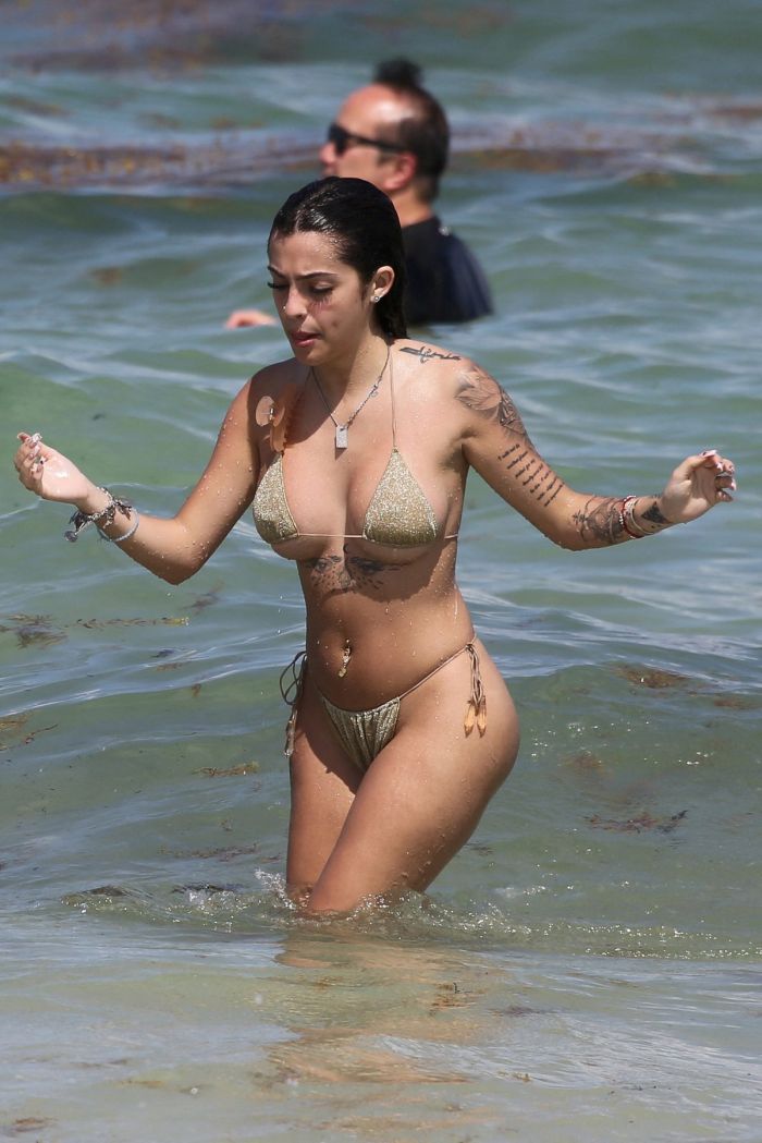 картинка malu treveho v bikini 20