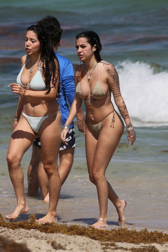 картинка malu treveho v bikini 24