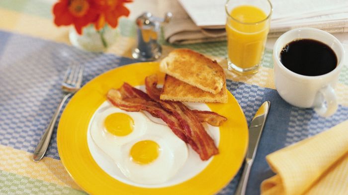 Почему завтрак называется завтраком, кушаешь то его сегодня С миру по нитке,Горячее