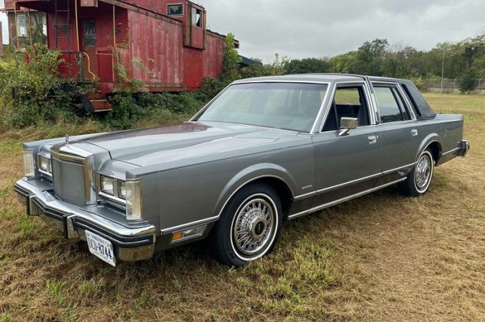 Lincoln Town Car 1983 года – прошел 2 млн км