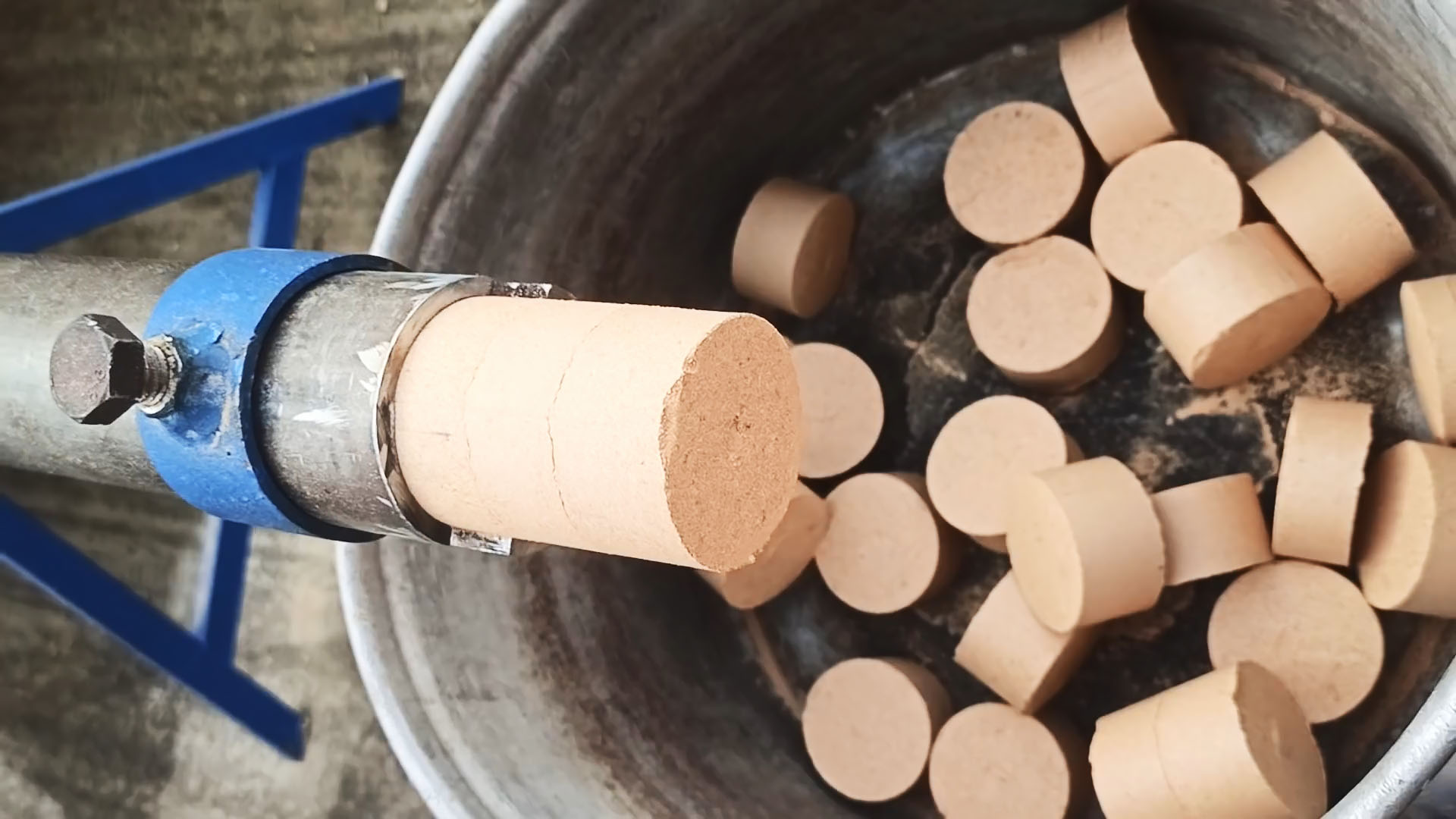 Пресс для древесины брикетирования опилок БП-400 (400 кг/ч) Damatomacchine