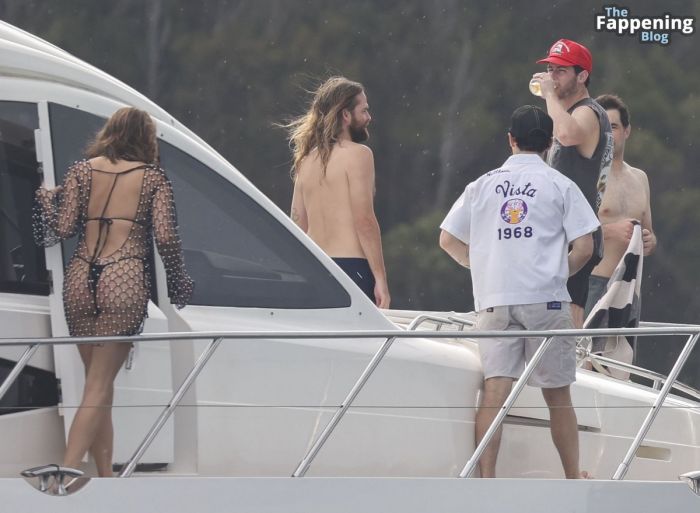 картинка stormi bri henli foto v bikini 15