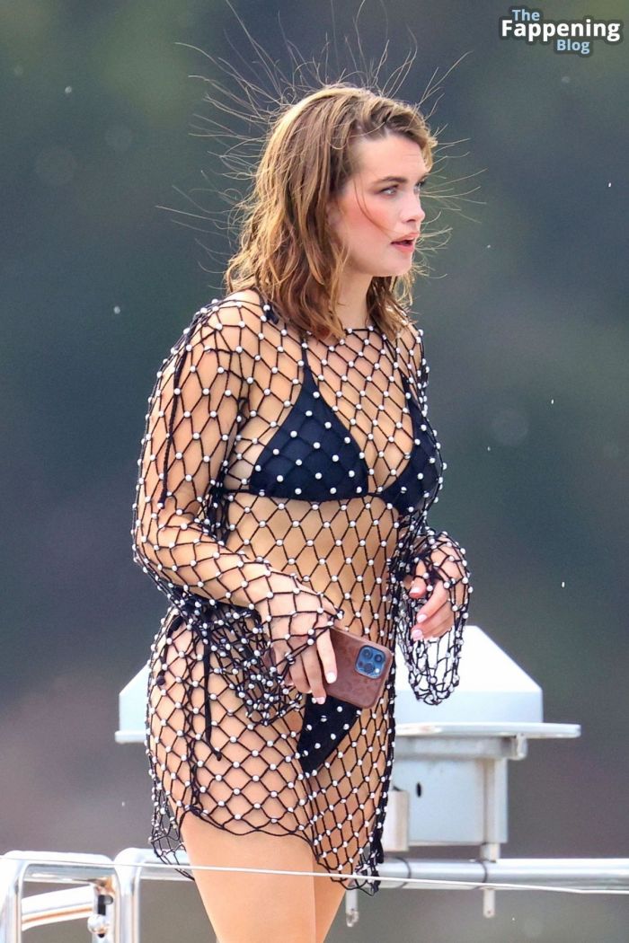 картинка stormi bri henli foto v bikini 16