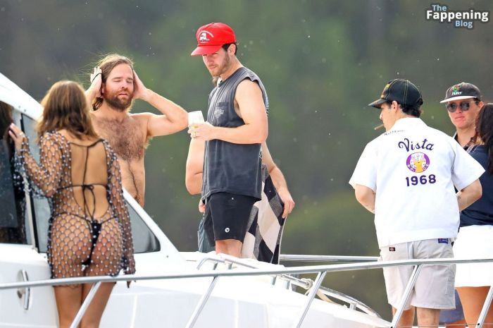 картинка stormi bri henli foto v bikini 20