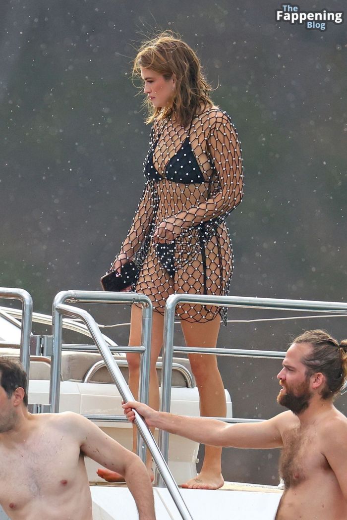 картинка stormi bri henli foto v bikini 22