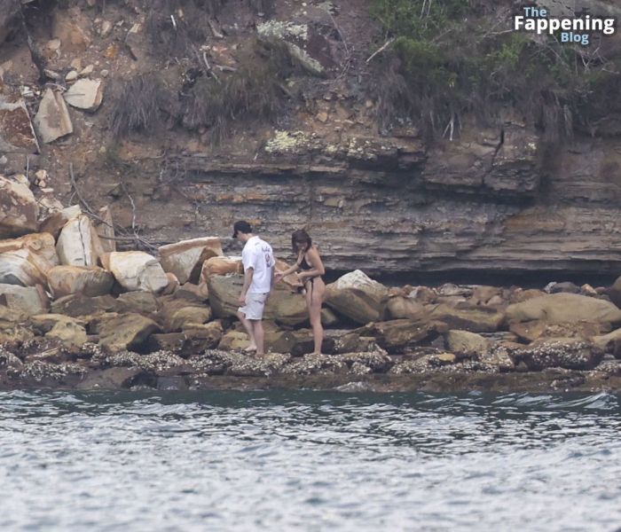 картинка stormi bri henli foto v bikini 3