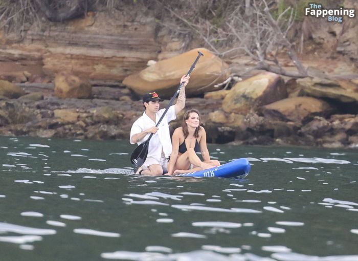 картинка stormi bri henli foto v bikini 5