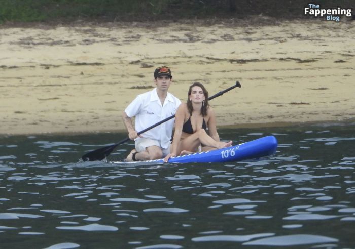 картинка stormi bri henli foto v bikini 6