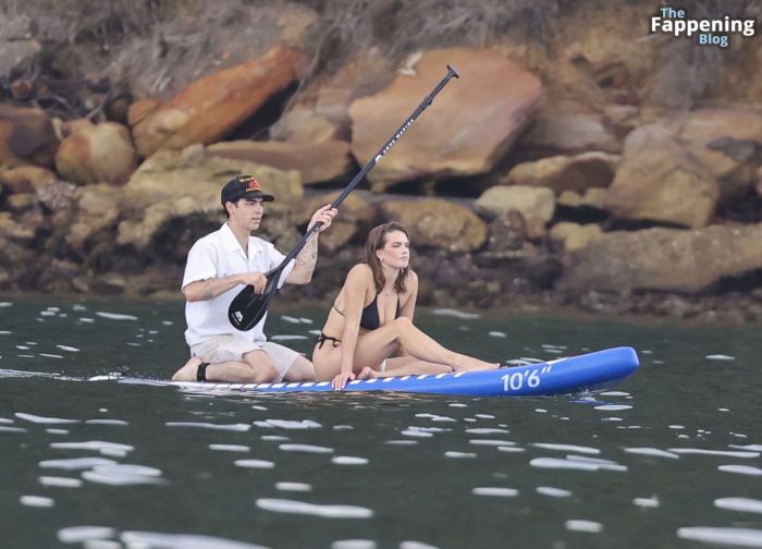 картинка stormi bri henli foto v bikini 8