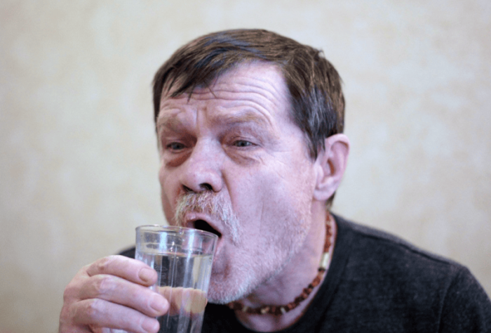 По этим пяти признакам нарколог узнает, что человек часто пьет алкоголь native-yes