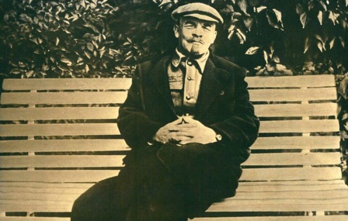 Кто лежит в Мавзолее: кукла, мумия или восковая фигура Кто лежит в Мавзолее: кукла, мумия или восковая фигура native-yes