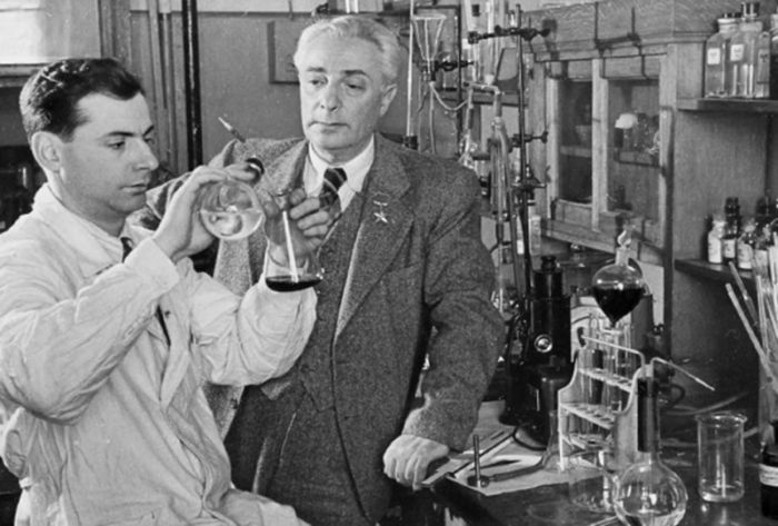 Кто лежит в Мавзолее: кукла, мумия или восковая фигура Кто лежит в Мавзолее: кукла, мумия или восковая фигура native-yes