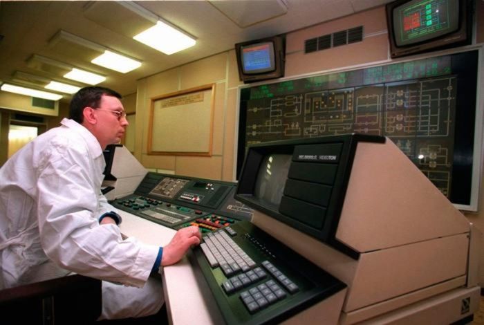 Кто лежит в Мавзолее: кукла, мумия или восковая фигура Кто лежит в Мавзолее: кукла, мумия или восковая фигура native-yes