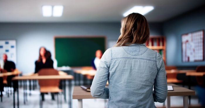 Учительница устроила оргию с тремя 11-классниками native-yes