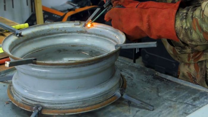 Катушка для поливочного шланга из автомобильного диска Катушка для поливочного шланга из автомобильного диска native-yes