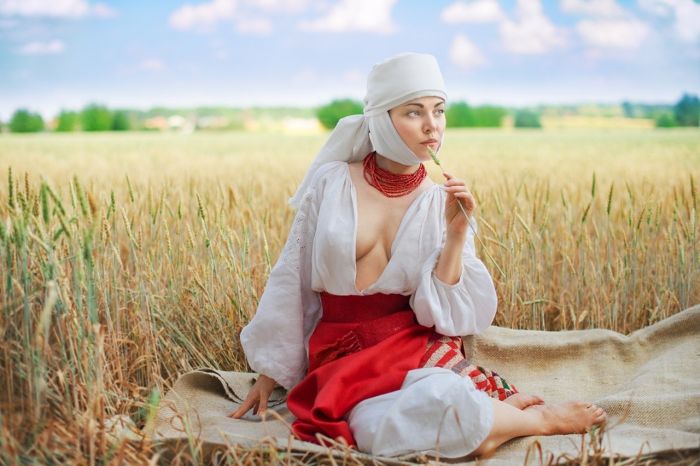 картинка 548a721984 golye krasavicy v nacionalnyh kostjumah 14