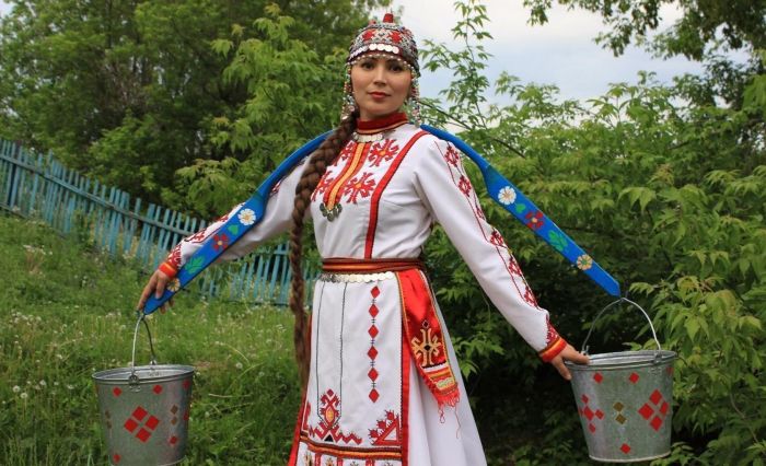 картинка 7d7342963c golye krasavicy v nacionalnyh kostjumah 4