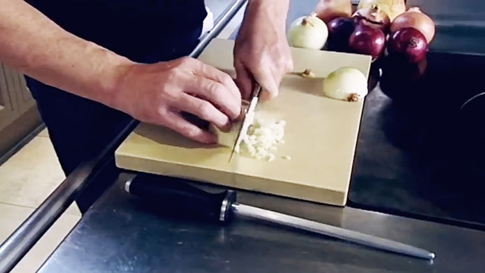 Как легко нарезать лук native-yes