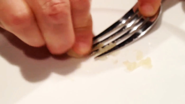 Как измельчить чеснок без беснокодавилки и ножа native-yes