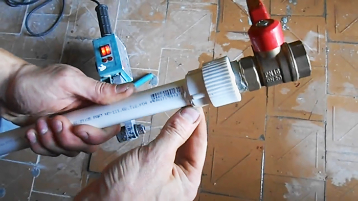 Как спаять полипропиленовые трубы если с нее капает вода Как спаять полипропиленовые трубы если с нее капает вода native-yes