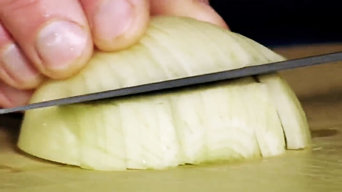 Как легко нарезать лук native-yes