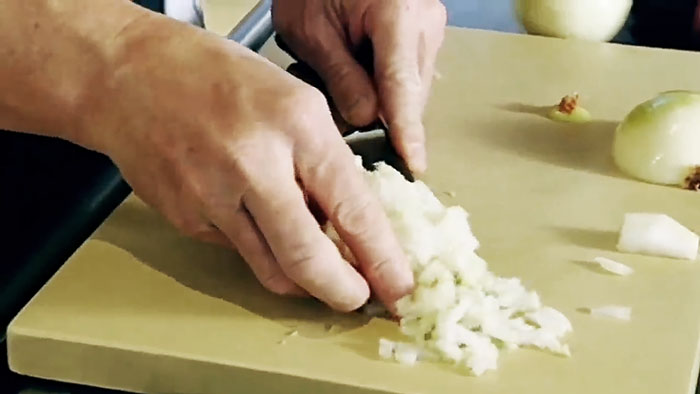 Как легко нарезать лук native-yes