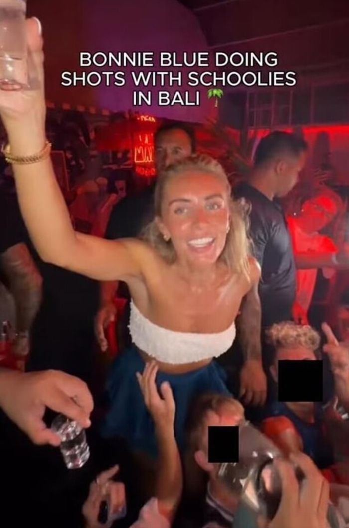 Девушке, ранее переспавшей с 1057 партнерами за сутки, грозит до 15 лет тюрьмы за секс-марафон в Индонезии Девушке, ранее переспавшей с 1057 партнерами за сутки, грозит до 15 лет тюрьмы за секс-марафон в Индонезии native-yes